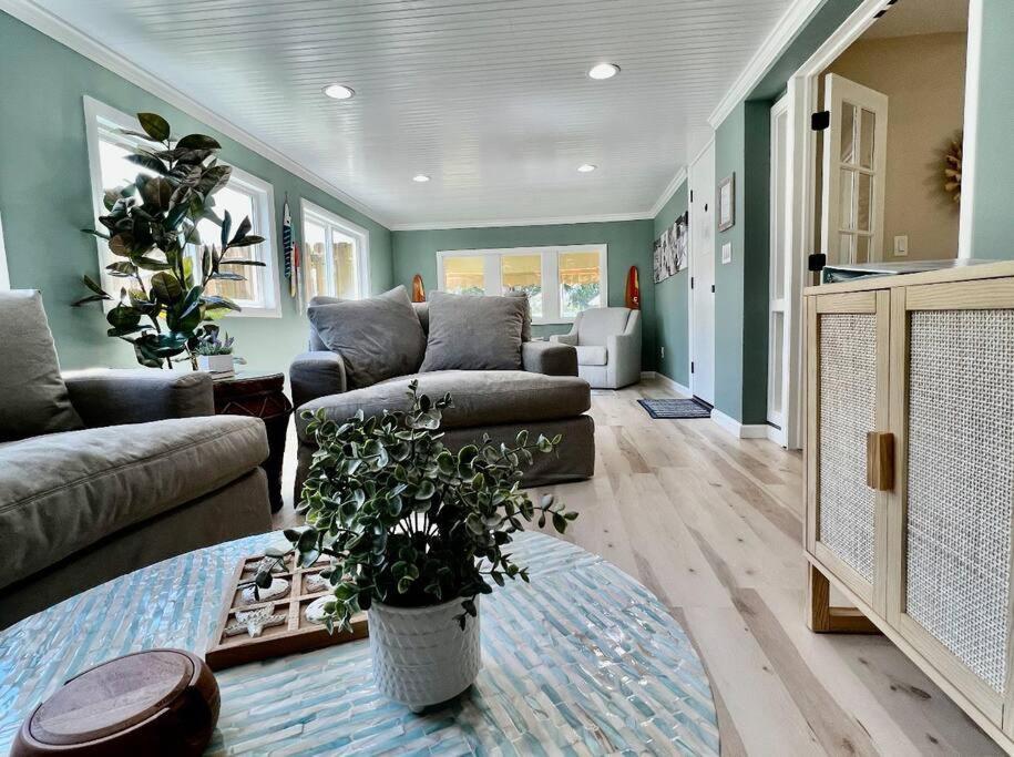 Sea La Vie - Beach Town Charm+Newly Renovated شاطئ كوكوا المظهر الخارجي الصورة