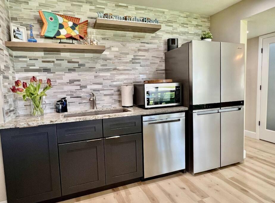 Sea La Vie - Beach Town Charm+Newly Renovated شاطئ كوكوا المظهر الخارجي الصورة
