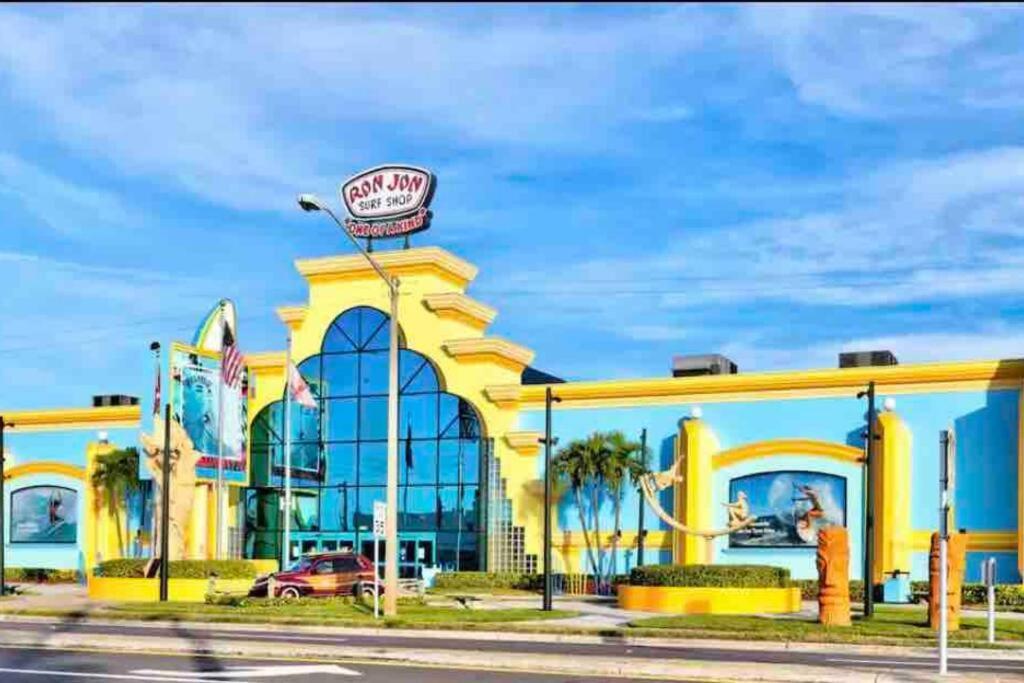 Sea La Vie - Beach Town Charm+Newly Renovated شاطئ كوكوا المظهر الخارجي الصورة