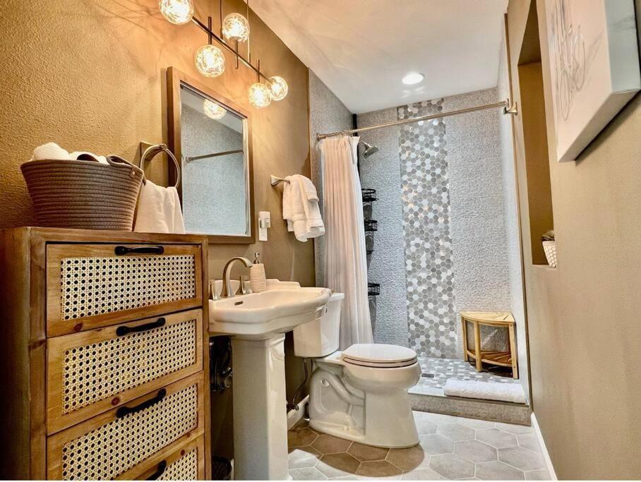 Sea La Vie - Beach Town Charm+Newly Renovated شاطئ كوكوا المظهر الخارجي الصورة